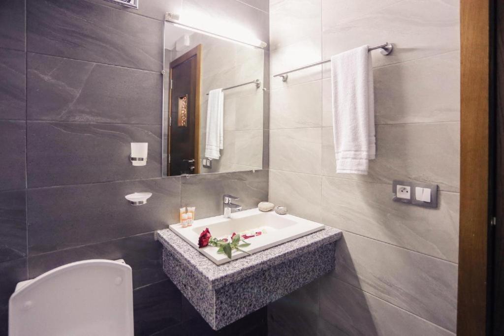 Hotel Makarim Tétouan エクステリア 写真